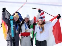 La estadounidense Breezy Johnson gana el descenso olímpico femenino cuando Lindsey Vonn se cae