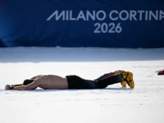 Juegos Olímpicos de Invierno 2026: el austriaco Benjamin Karl se queda sin camiseta para celebrar el oro en el slalom gigante paralelo masculino