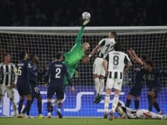 Luis Enrique agita la portería del PSG