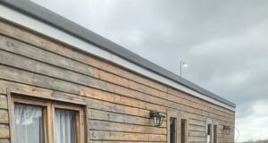 El consejo ordena derribar al padre que gastó 40 000 libras esterlinas en la construcción de un “refugio seguro” en la azotea para su hijo después del ruthless asesinato en su calle.