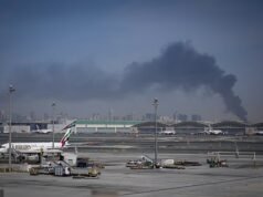 TERCERA ola de aviones no tripulados suicidas de Irán azotan Dubai, destruyen un resort en Bahrein y devastan el aeropuerto mientras los ataques de venganza por la muerte del ayatolá golpean a los occidentales