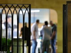 Cientos de personas se reúnen en mezquitas de toda Australia para llorar la muerte del líder iraní asesino, opresivo y sexista.