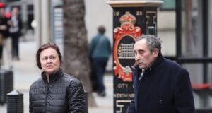 Un coleccionista de monedas pensionado y su hermana se enfrentan a la falta de vivienda tras una desastrosa batalla por una herencia de ₤ 600 000 con su gemelo