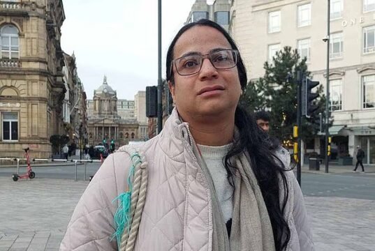 Una mujer transgénero que manoseó a un trabajador de un hotel cuando éste le ayudaba a llevar cajas y una tabla de planchar a su habitación se libra de la cárcel, a pesar de haber rogado que la enviaran a prisión.